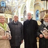 Ks. J. Panek i przedstawiciele AK na spotkaniu w Oleśnie. 
