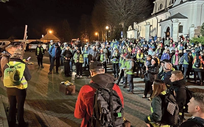 Ostrowiecka kolumna liczyła  300 uczestników.