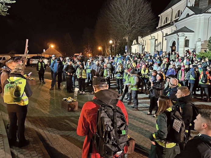 Ostrowiecka kolumna liczyła  300 uczestników.