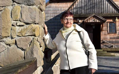 Adela Kiwior  ma w pamięci dawną i obecną, wciąż piękną Machową. 