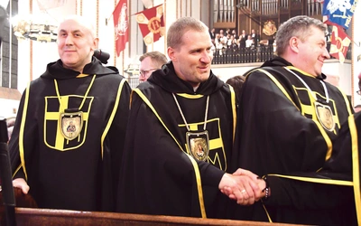  Do archikatedry licznie przybyli także Rycerze Jana Pawła II. 