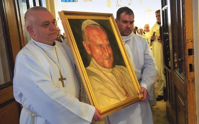 Posłuchaj, co mówi