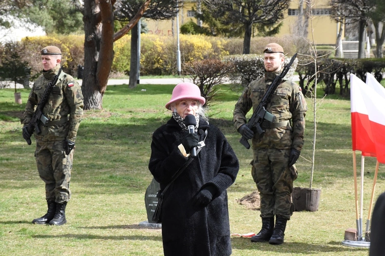 Na Żabiance posadzono Dąb Katyński