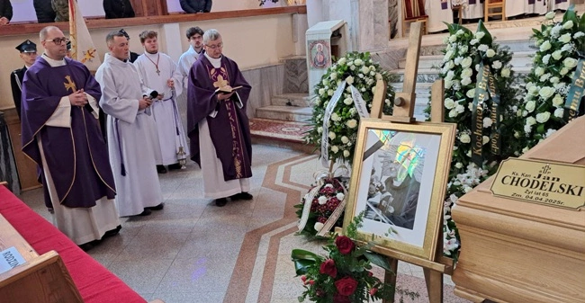 Uroczystościom w kościele przewodniczył ks. Marek Fituch.