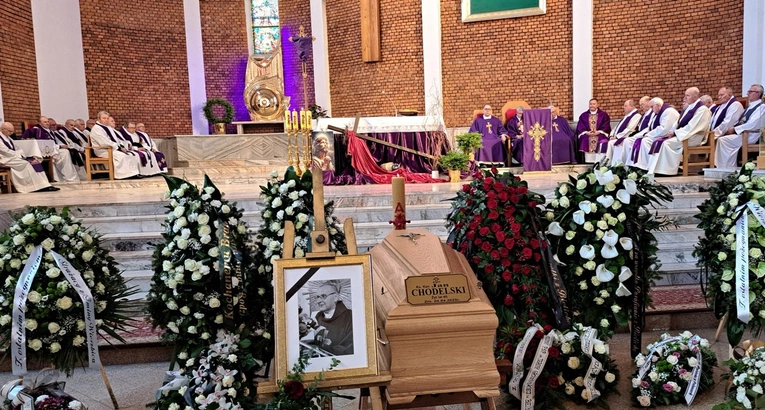 Msza św. pogrzebowa sprawowana była w rodzinnej parafii św. ks. Jana.