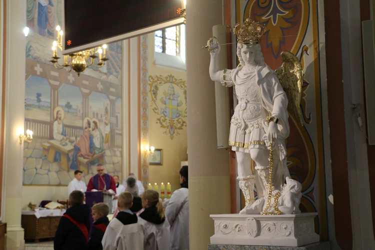 Nasielsk. Poświęcenie figury św. Michała Archanioła