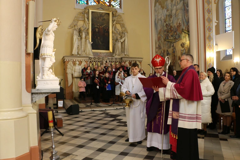 Nasielsk. Poświęcenie figury św. Michała Archanioła