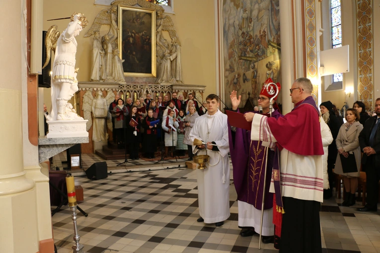 Nasielsk. Poświęcenie figury św. Michała Archanioła