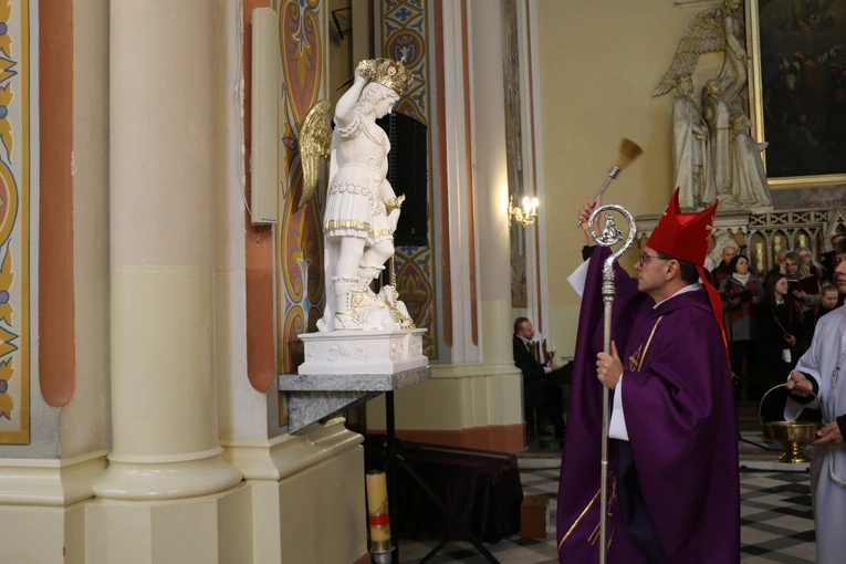Nasielsk. Poświęcenie figury św. Michała Archanioła