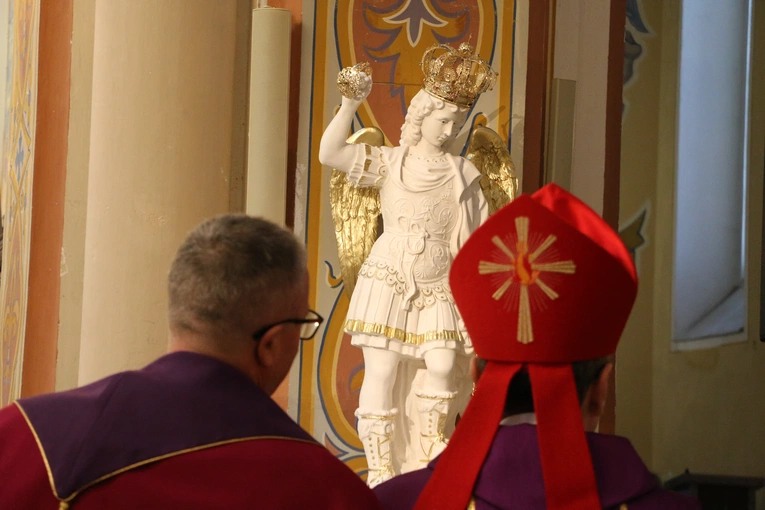 Nasielsk. Poświęcenie figury św. Michała Archanioła