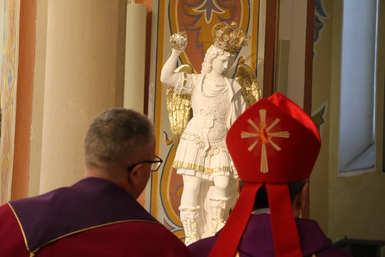 Nasielsk. Poświęcenie figury św. Michała Archanioła