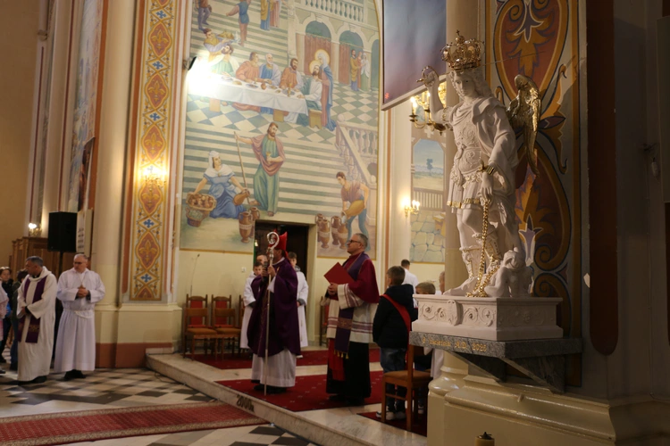 Nasielsk. Poświęcenie figury św. Michała Archanioła