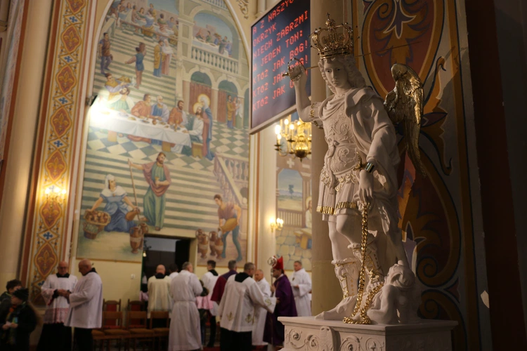 Nasielsk. Poświęcenie figury św. Michała Archanioła