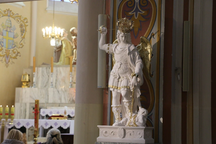 Nasielsk. Poświęcenie figury św. Michała Archanioła