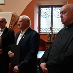 Bożogrobcy przekazali olej z Ziemi Świętej