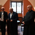 Bożogrobcy przekazali olej z Ziemi Świętej