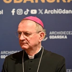 Bożogrobcy przekazali olej z Ziemi Świętej