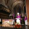 Abp Galbas podczas Mszy w rocznicę katastrofy smoleńskiej: To nie śmierć rozdziela ludzi, ale brak pamięci i brak miłości