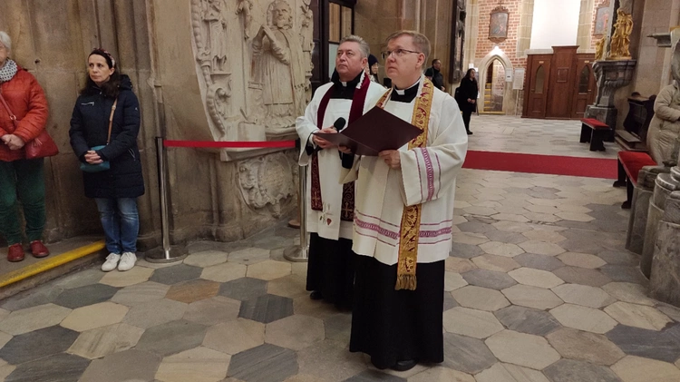 Archidiecezjalna Droga Krzyżowa Chorych i Niepełnosprawnych