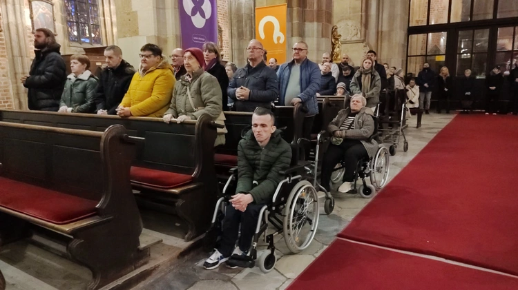 Archidiecezjalna Droga Krzyżowa Chorych i Niepełnosprawnych