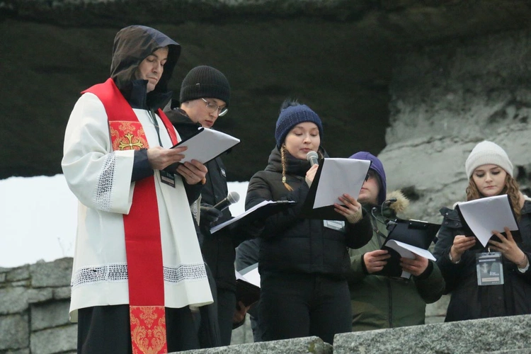 Droga Krzyżowa na Majdanku