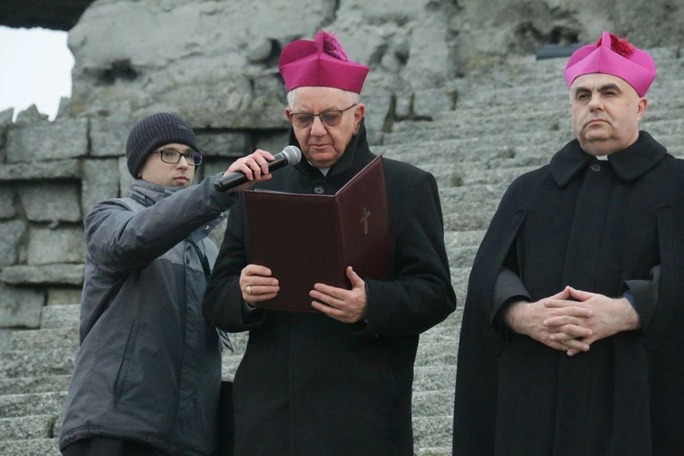 Młodzi za krzyżem