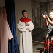 Spektakl opowiada o nawróceniu, a przede wszystkim o ogromnej miłości Boga do nas.