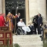 Papież przybył na plac Św. Piotra na zakończenie mszy w Niedzielę Palmową