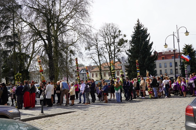 Parada Palm Wielkanocnych w Trzebnicy