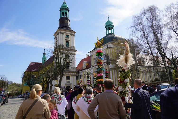 Parada Palm Wielkanocnych w Trzebnicy