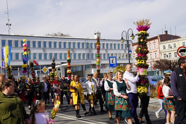 Parada Palm Wielkanocnych w Trzebnicy