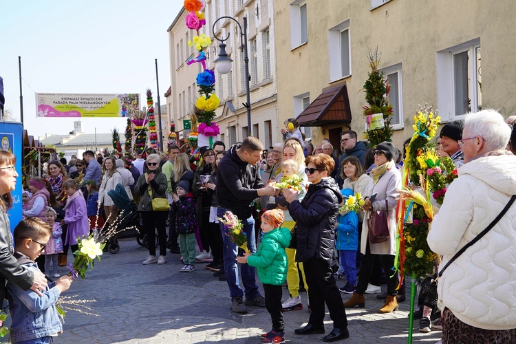 Parada Palm Wielkanocnych w Trzebnicy