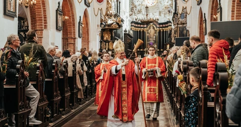 Abp Wojda: Jezus na krzyżu pragnął tylko jednego - nas wszystkich zbawić