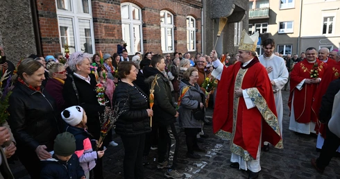 Zgrzyt męki pośród radosnego "Hosanna"
