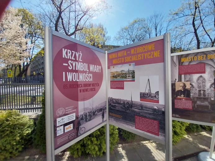 Wystawa o obronie Krzyża Nowohuckiego