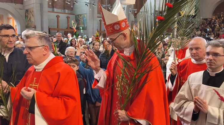 Abp Adrian Galbas na Niedzieli Palmowej na Ursynowie