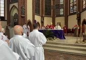 Bp Olszowski do szafarzy: Wasze ręce muszą być przedłużeniem rąk samego Chrystusa