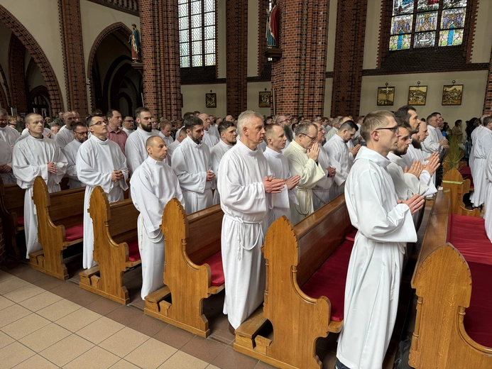 Ustanowienie nadzwyczajnych szafarzy