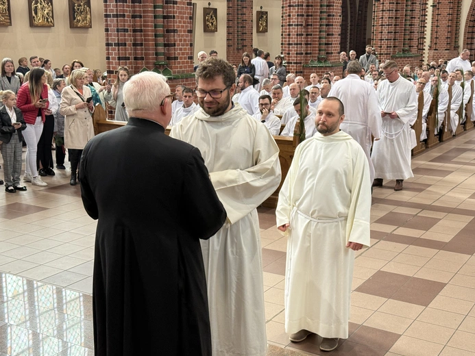 Ustanowienie nadzwyczajnych szafarzy
