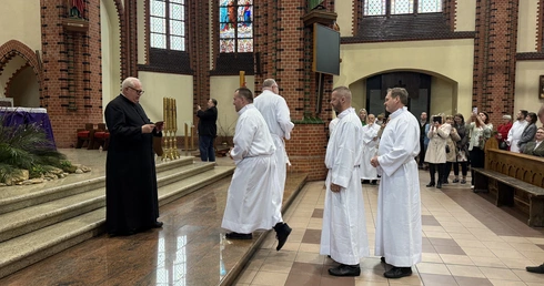 Ustanowienie nadzwyczajnych szafarzy