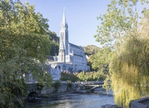Lourdes: rekordowa pielgrzymka paryskich licealistów, zabrakło miejsc noclegowych