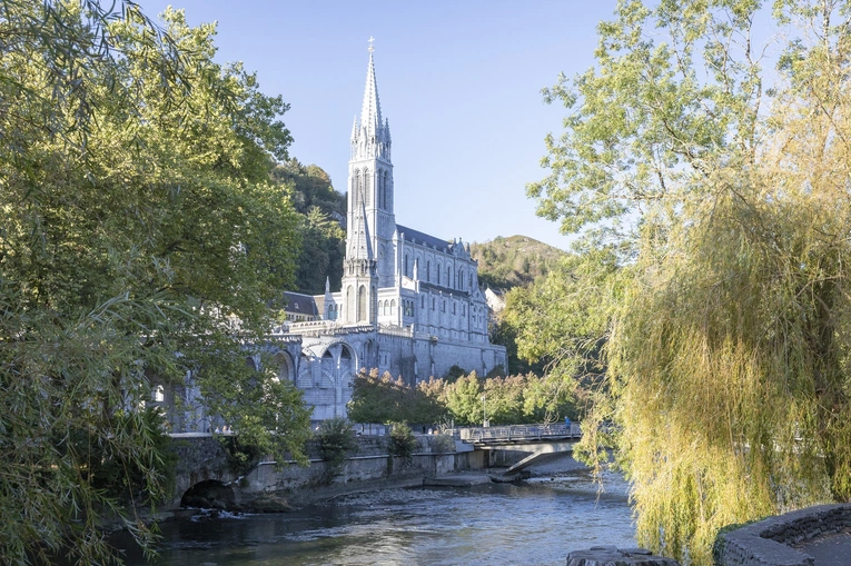 Lourdes: rekordowa pielgrzymka paryskich licealistów, zabrakło miejsc noclegowych
