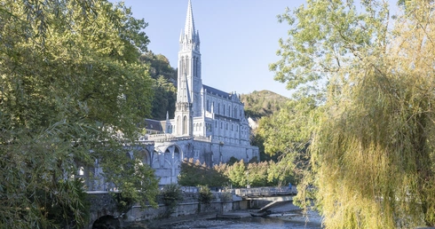 Lourdes: rekordowa pielgrzymka paryskich licealistów, zabrakło miejsc noclegowych