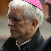 Bp Marek Szkudło zapewnia o modlitwie za ofiary pożaru w Pszowie i ich najbliższych