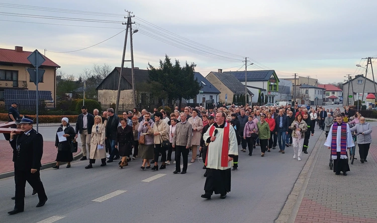 Wspólnie modliło się ponad 300 osób.