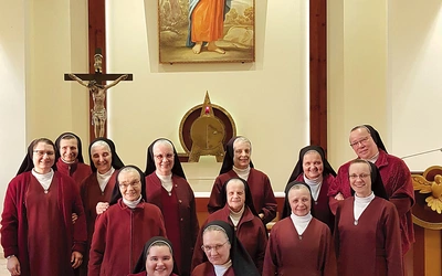 Polska wspólnota sióstr redemptorystek w klasztornym kościele.