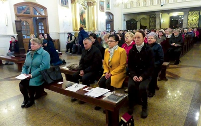 Mamy  i ojcowie modlili się w bielskim sanktuarium Matki Bożej Bolesnej.
