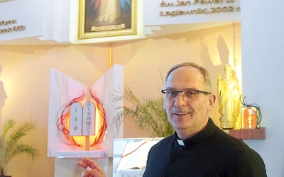 Ks. Marek Góra, budowniczy kościoła i proboszcz parafii.