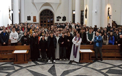 Współorganizatorami były I LO im. M. Kopernika, III LO im. A. Mickiewicza oraz ZKSO im. bł. ks. E. Szramka.