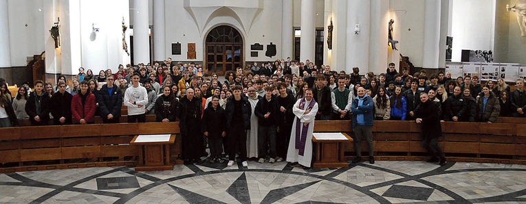 Współorganizatorami były I LO im. M. Kopernika, III LO im. A. Mickiewicza oraz ZKSO im. bł. ks. E. Szramka.